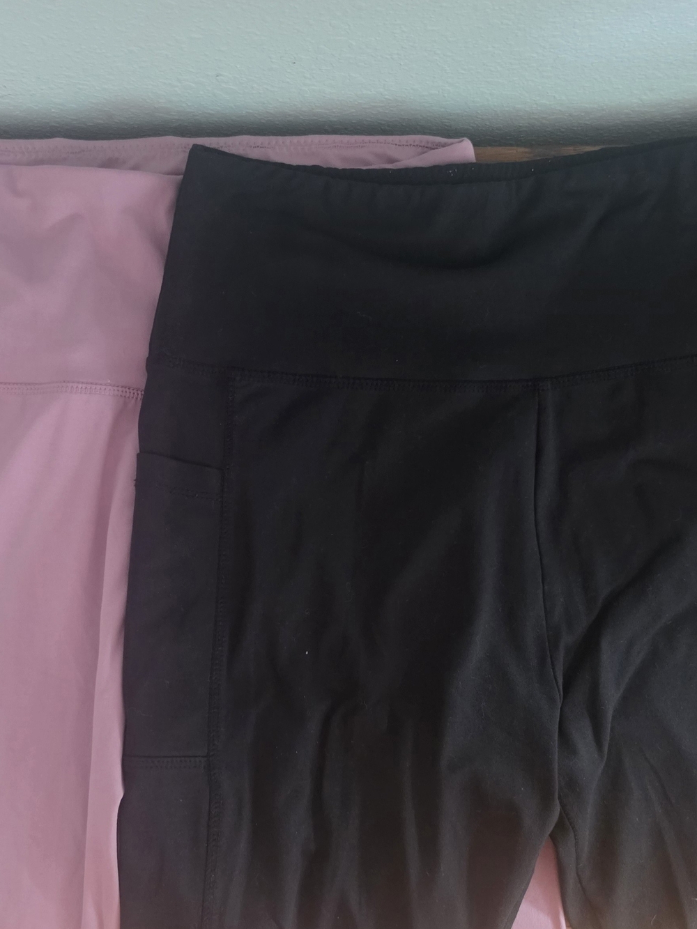 2 PK- Capri Lenght High-Waist Pocket Leggings - Black and Pink